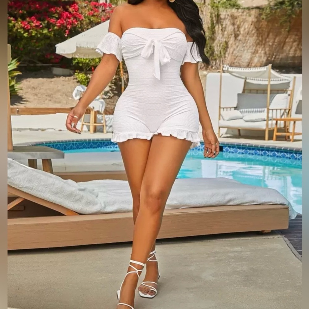 White Off Shoulder Ruffle Romper NWT Tie Front Summer Vacation Size Large